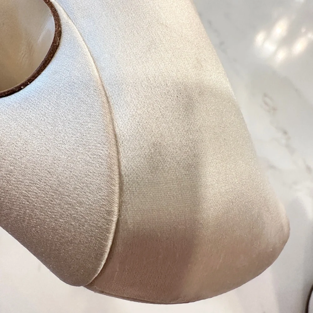 Kate Spade Satin Ivory Heels with Rose Embellishments (Size 8.5)